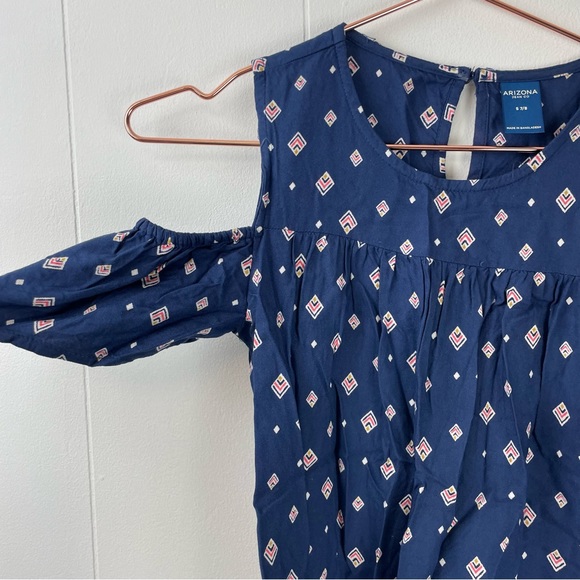 Arizona Jean Co Diamond Print Cold Shoulder Navy Top - Picture 2 of 7